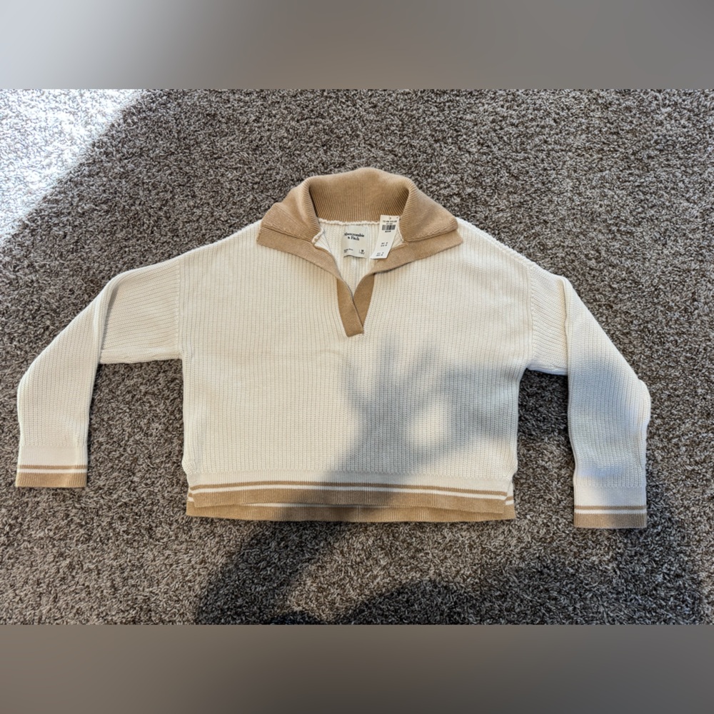 Abercrombie & Fitch collared preppy cream/tan sweater in size medium.